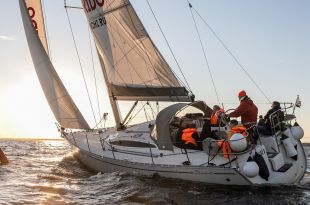 Activité Yatching sur le Golfe de Finlande à Saint Pétersbourg