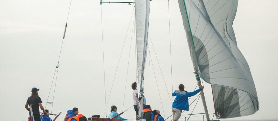 Activité Yatching sur le Golfe de Finlande à Saint Pétersbourg