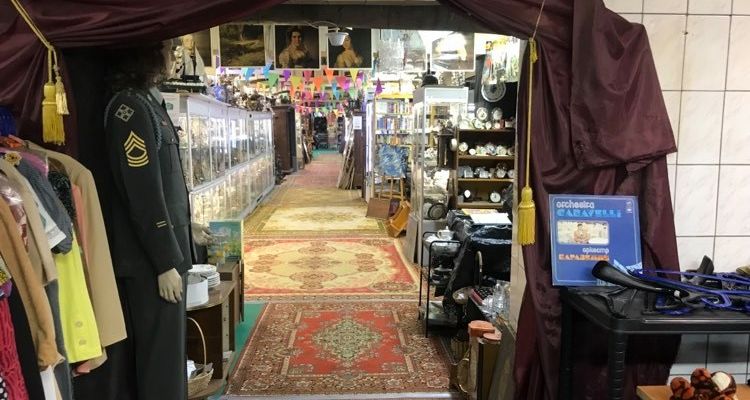 Excursion sur un marché aux puces - Marché aux puces couvert