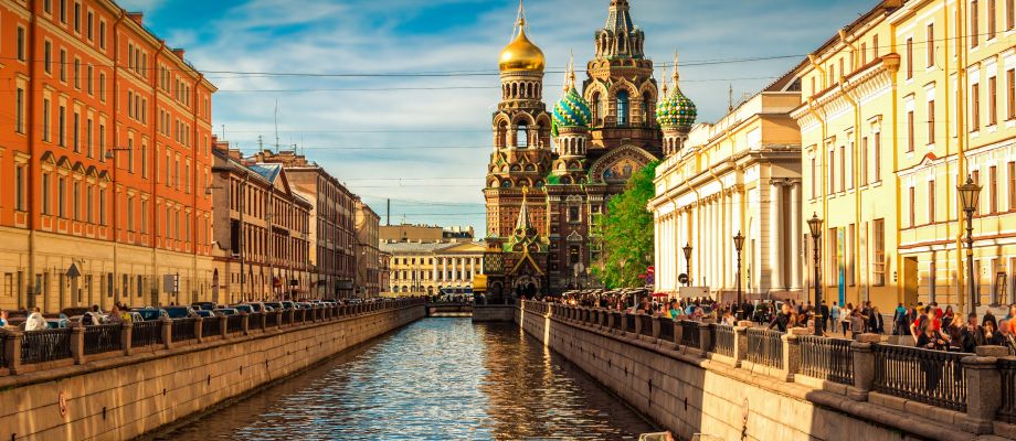Saint-Pétersbourg - Cathédrale Sang Versé © Shutterstock