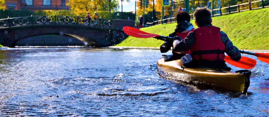 Kayak sur les cannaux - Saint Pétersbourg