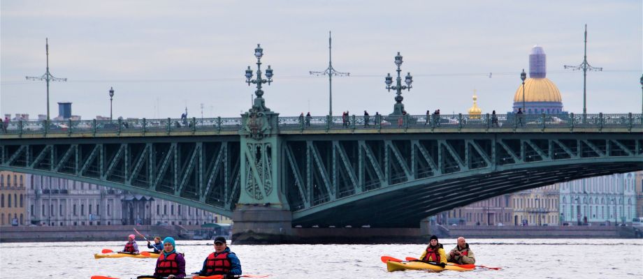 Tour en kayak sous les ponts - Saint Pétersbourg