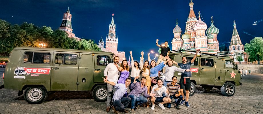 Visite Moscou de nuit en minibus sovietique UAZ